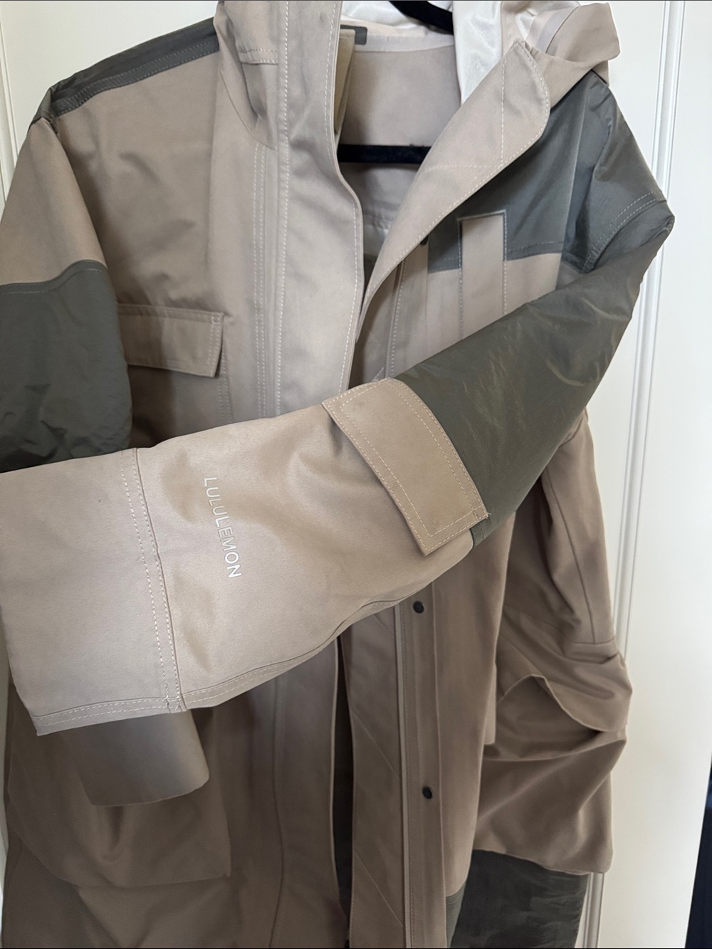 lululemon athletica Two-Tone Khaki and Olive Hooded trench coat Raincoat 6
